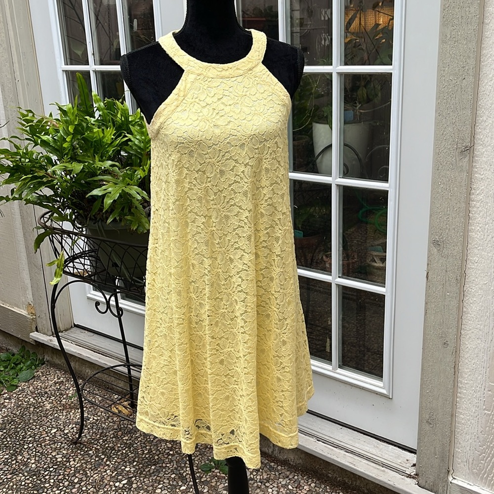 Betsy Johnson Yellow lace dress for any Occasion, size 2, Fully lined, back zip